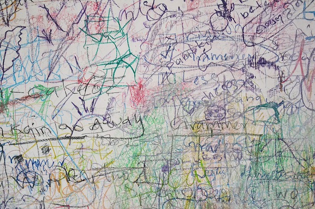 子供が落書き ボールペンで書いた壁紙をきれいにする方法 アンフルエンサー